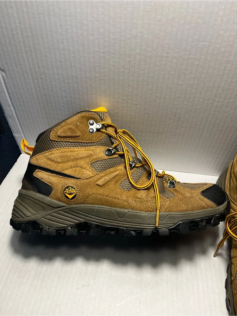 Hiking Boots Brown Sand Mens Size 8.5  50 PEAKS Suede Mid Sole